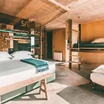 Noah Surf House Portugal *