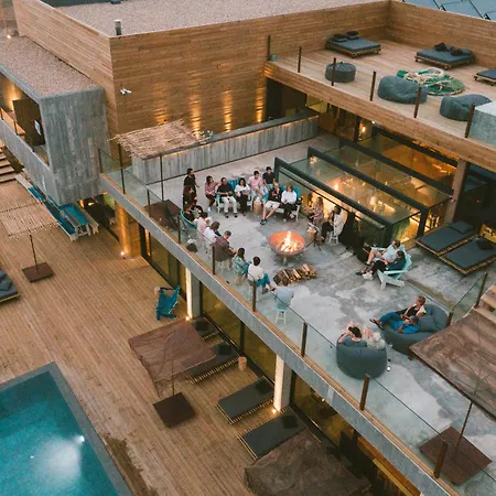 Noah Surf House Portugal 호텔