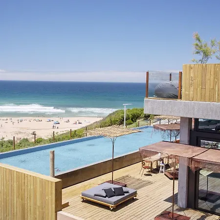 Noah Surf House Portugal 산타 크루즈