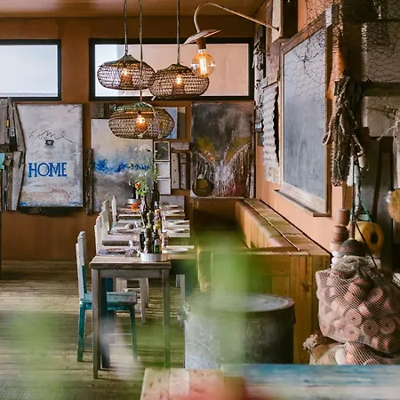 Noah Surf House Portugal *