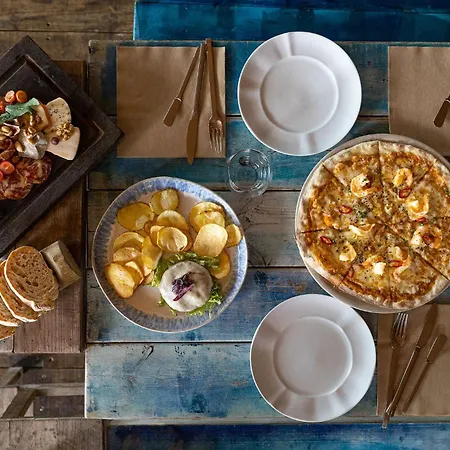 Noah Surf House Portugal * 산타 크루즈