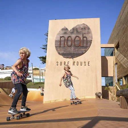 Noah Surf House Portugal 호텔 *