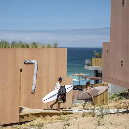Noah Surf House Portugal *