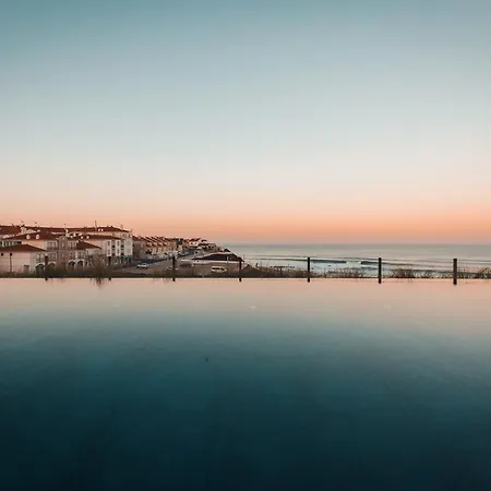 Noah Surf House Portugal 호텔 산타 크루즈