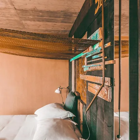Noah Surf House Portugal Otel Santa Cruz (Oeste)