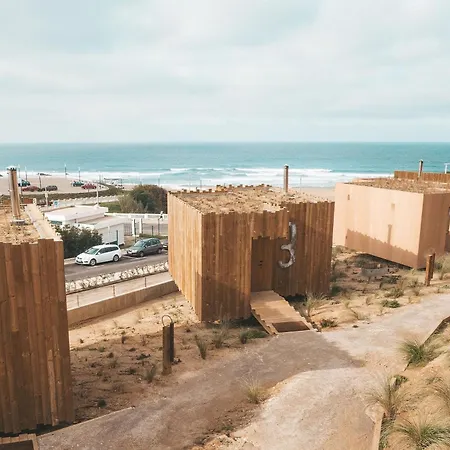 Noah Surf House Portugal サンタ・クルーズ