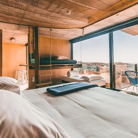 Noah Surf House Portugal Otel *