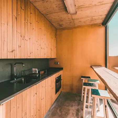 Noah Surf House Portugal Otel Santa Cruz (Oeste)