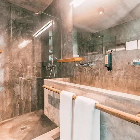 Noah Surf House Portugal ホテル サンタ・クルーズ