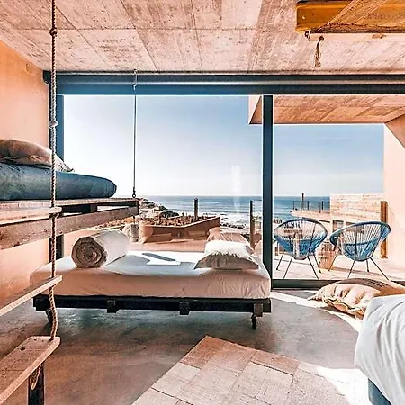 Noah Surf House Portugal Otel