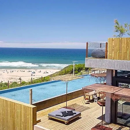 Noah Surf House Portugal