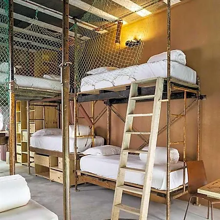 Noah Surf House Portugal *