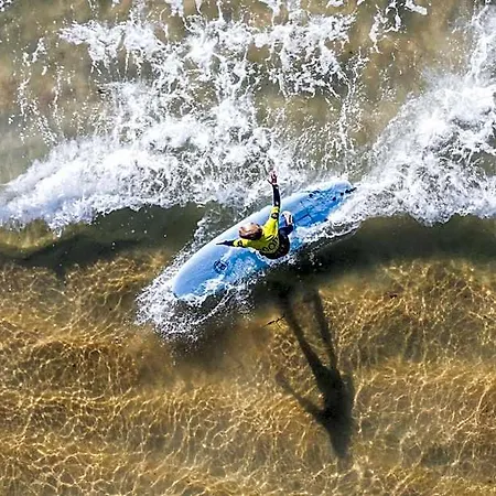 Noah Surf House Portugal *